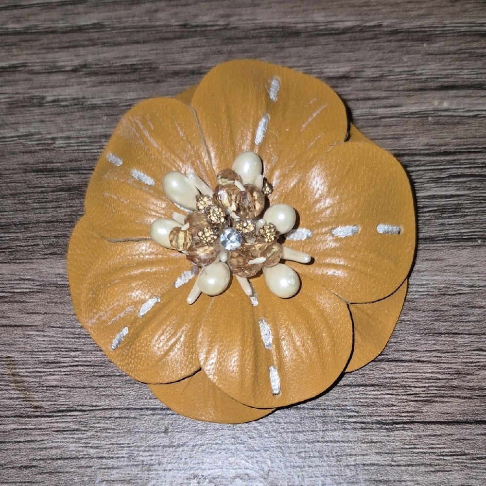 Leather Statement Flower Brooch With Embellishments And Faux Pearls Vintage? - Picture 4 of 9